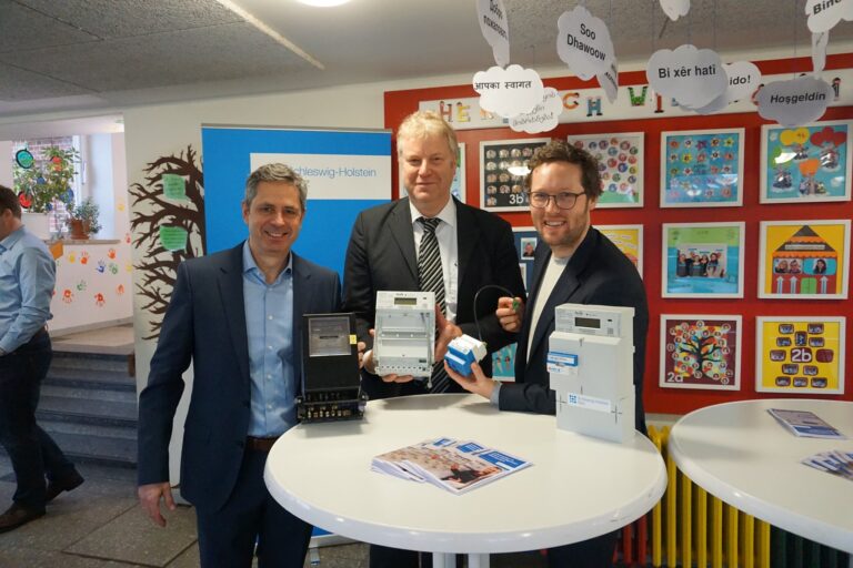 Grüner Energiewendeminister Jan Philipp Albrecht in Henstedt-Ulzburg Henstedt-Ulzburg mit intelligenten Strommesssystem Vorbild für das Land.