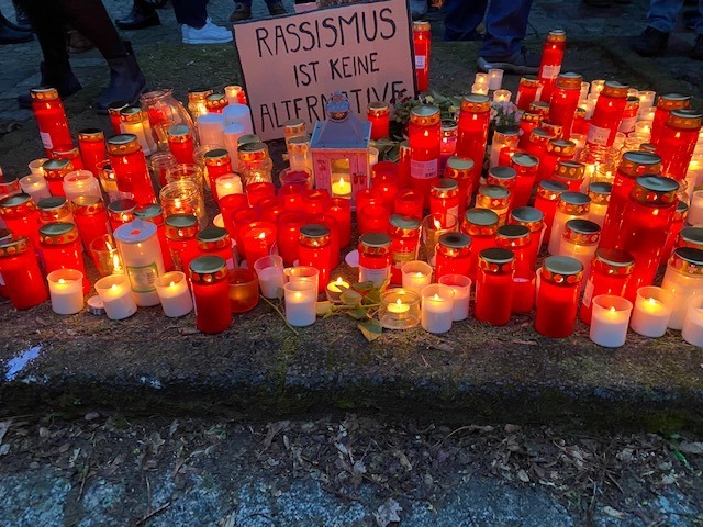 AfD: kein Asyl in Henstedt-Ulzburg. Demonstration friedlich und bunt.